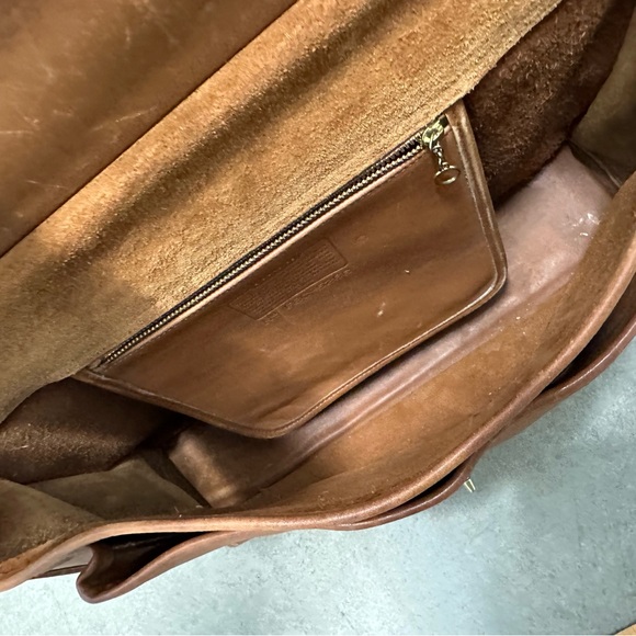 Coach Vintage Beekman Leather Flap Twist Lock Briefcase Messenger Bag has hole - Picture 6 of 10